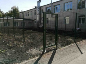 3D заборы для школы 15 метров фото в Новодрожжино